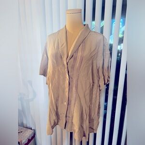 Jones New York women’s size 18 baby blue top.